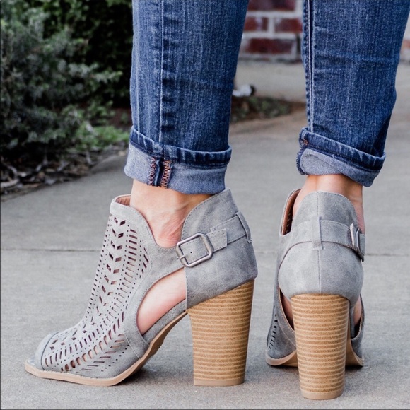 🔥 LAST PAIR Size 8 🔥Carly Suede Peep Toe Bootie - Picture 2 of 4